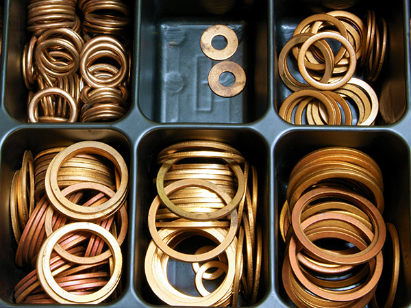Finitura-superficiale-pezzi-metallici-in-rame